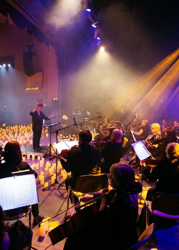 Ханс Циммер и Людовико Эйнауди: двойной концерт в сиянии тысячи свечей